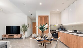 Luxury 2BR in Peninsula One by Bespoke