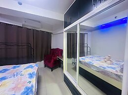 Ritzy Pasay Getaway - Entire Apartment for Rent
