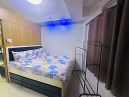Ritzy Pasay Getaway - Entire Apartment for Rent