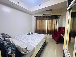 Ritzy Pasay Getaway - Entire Apartment for Rent