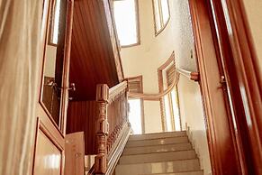 Elegant Villa Apart