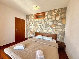 Calma Vista Apartments