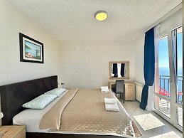 Calma Vista Apartments