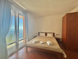Calma Vista Apartments