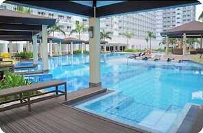 Elegant Pasay City Apartment With Central Heating & Shared Pool