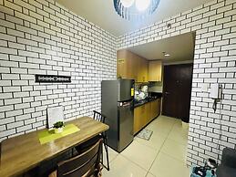 Simple Pasay Getaway - Entire Apartment for Rent
