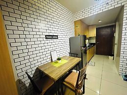Simple Pasay Getaway - Entire Apartment for Rent