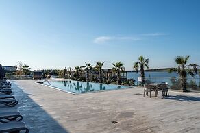 Lumeris lakeview Suites and SPA