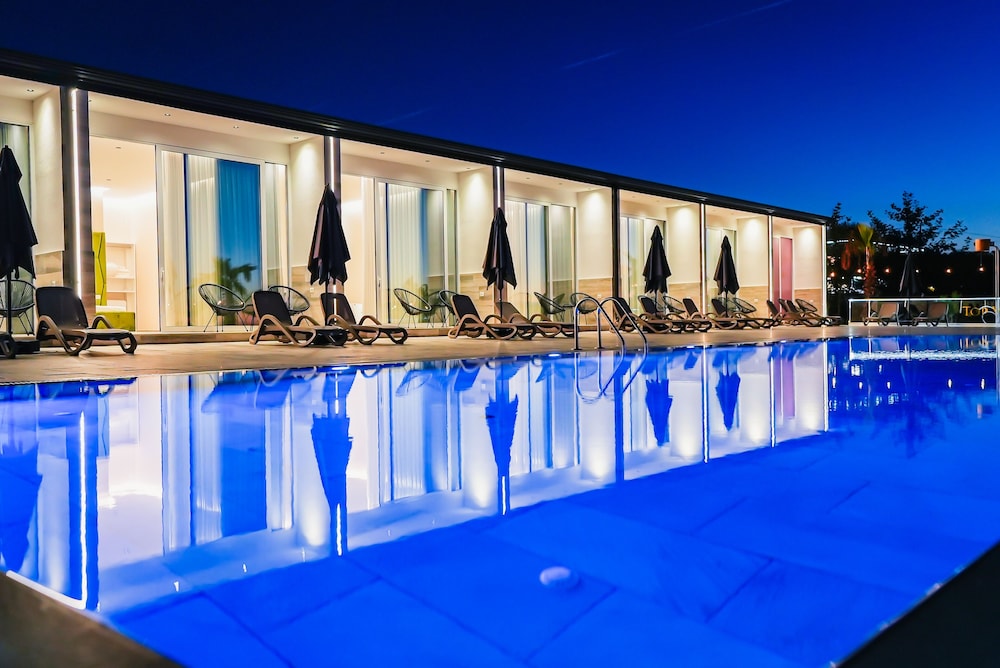 Lumeris lakeview Suites and SPA