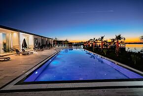 Lumeris lakeview Suites and SPA