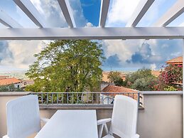 Air-conditioned Penthouse With Terrace and Parking