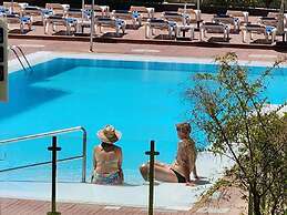 Las Camelias Apartments