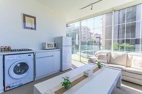 GlassHaus Rooftop 2-BR & Pool in Ghazir