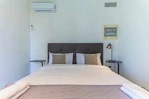GlassHaus Rooftop 2-BR & Pool in Ghazir