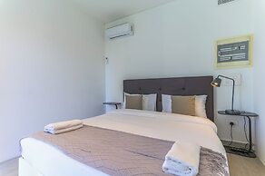 GlassHaus Rooftop 2-BR & Pool in Ghazir