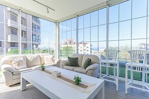GlassHaus Rooftop 2-BR & Pool in Ghazir
