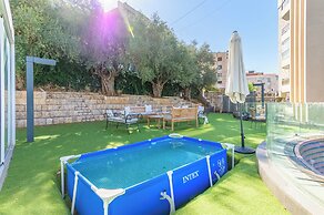 GlassHaus Rooftop 2-BR & Pool in Ghazir