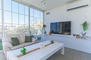 GlassHaus Rooftop 2-BR & Pool in Ghazir