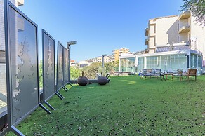 GlassHaus Rooftop 2-BR & Pool in Ghazir
