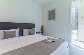 GlassHaus Rooftop 2-BR & Pool in Ghazir