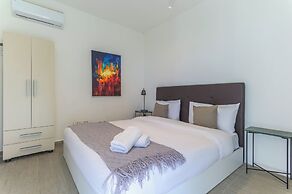 GlassHaus Rooftop 2-BR & Pool in Ghazir