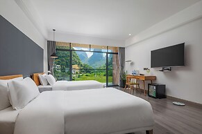 Yangshuo 1Q84 Tree Hotel