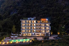 Yangshuo 1Q84 Tree Hotel