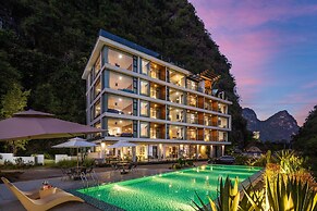 Yangshuo 1Q84 Tree Hotel
