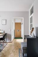 Bright Studio Apt. with Private Balcony