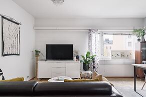 Bright Studio Apt. with Private Balcony