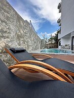 Ilio Boutique Swim Up Rooms