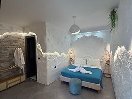 Ilio Boutique Swim Up Rooms