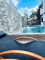 Ilio Boutique Swim Up Rooms