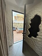 Ilio Boutique Swim Up Rooms