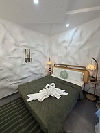 Ilio Boutique Swim Up Rooms