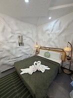 Ilio Boutique Swim Up Rooms