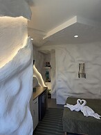 Ilio Boutique Swim Up Rooms