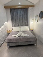 Ilio Boutique Swim Up Rooms