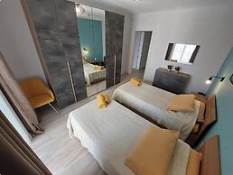 Modern 3BR Apt With Large Balcony