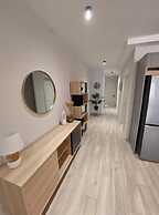 Modern 3BR Apt With Large Balcony