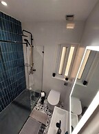 Modern 3BR Apt With Large Balcony