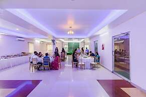 Fabhotel Pushpa Grand