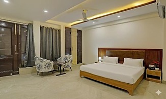 Fabhotel Royale 19