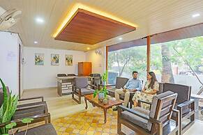 Fabhotel 22 Square Living Spaces