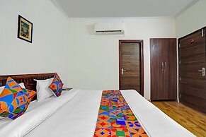 Fabhotel Hazel Town House
