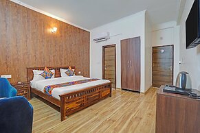 Fabhotel Hazel Town House