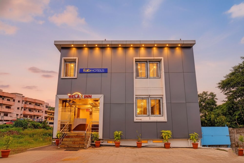 Fabhotel Relax Inn