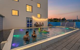 Fabhotel Relax Inn