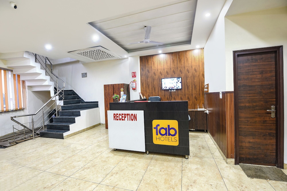 Fabhotel Red Ark Inn