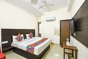 Fabhotel Red Ark Inn